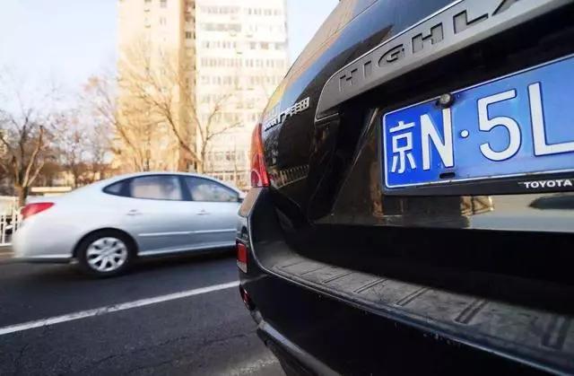 车牌安装方法是什么