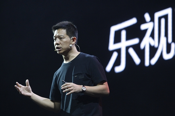 踏板车龙头锁怎样锁住
